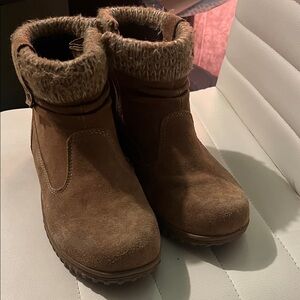 Khombu Tan Ankle Boots with Knit Cuff size 7 woman